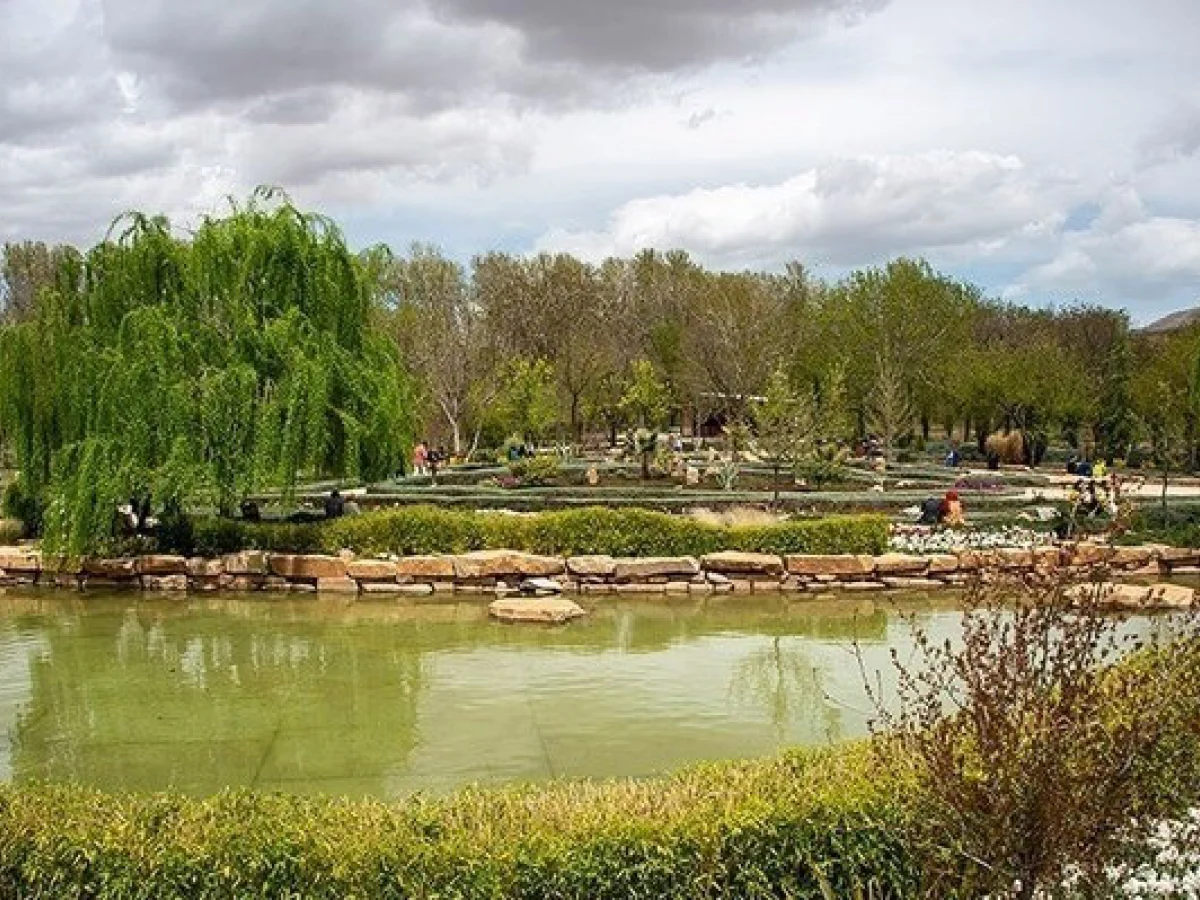 تور پیاده روی و عکاسی پاییزی  باغ گلها